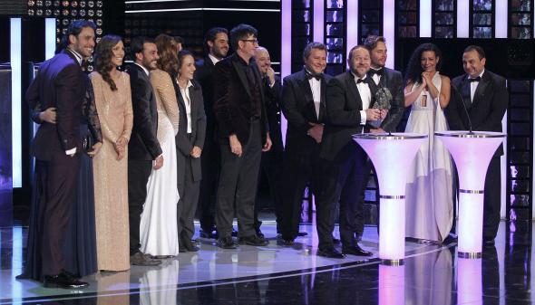 El equipo de Azul y no tan Rosa recogiendo el premio a mejor película iberoamericana